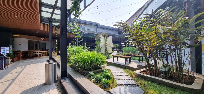 Products For Landscape Curb Edging Installations in use